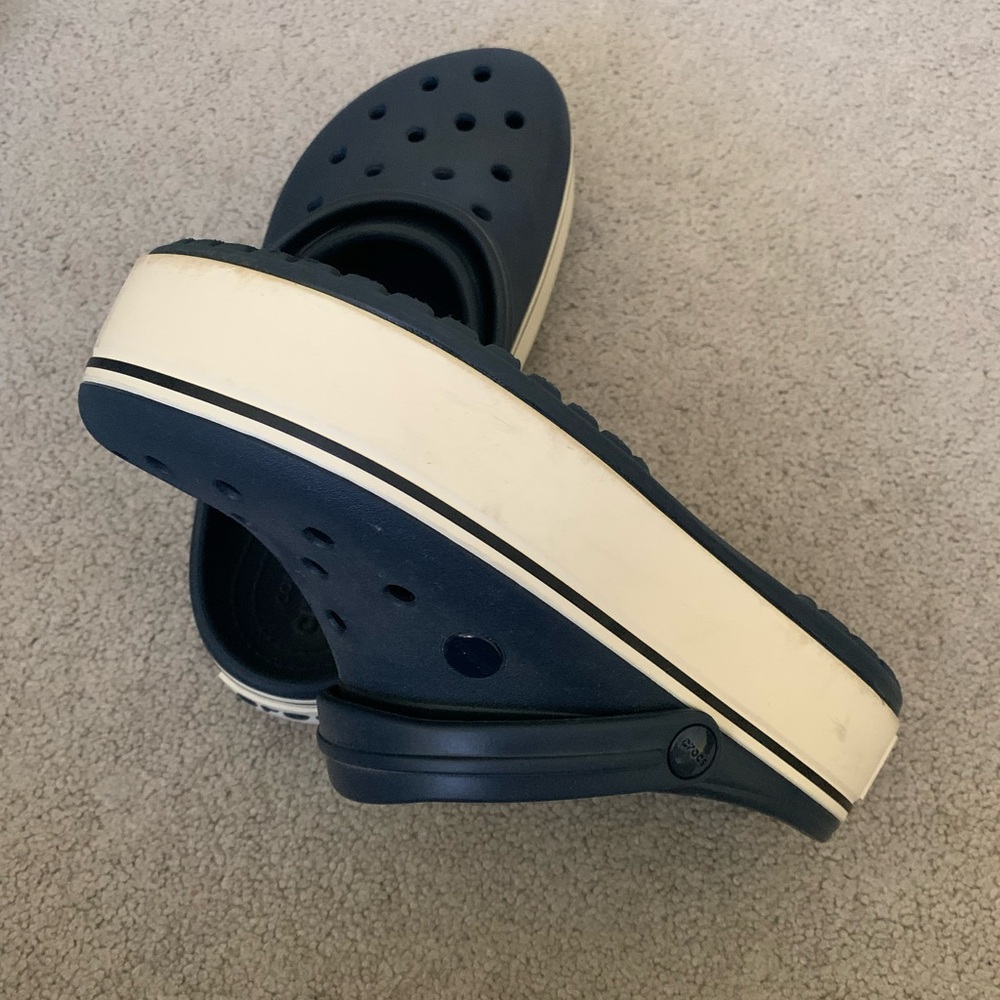 navy blue platform crocs - Picture 3 of 4